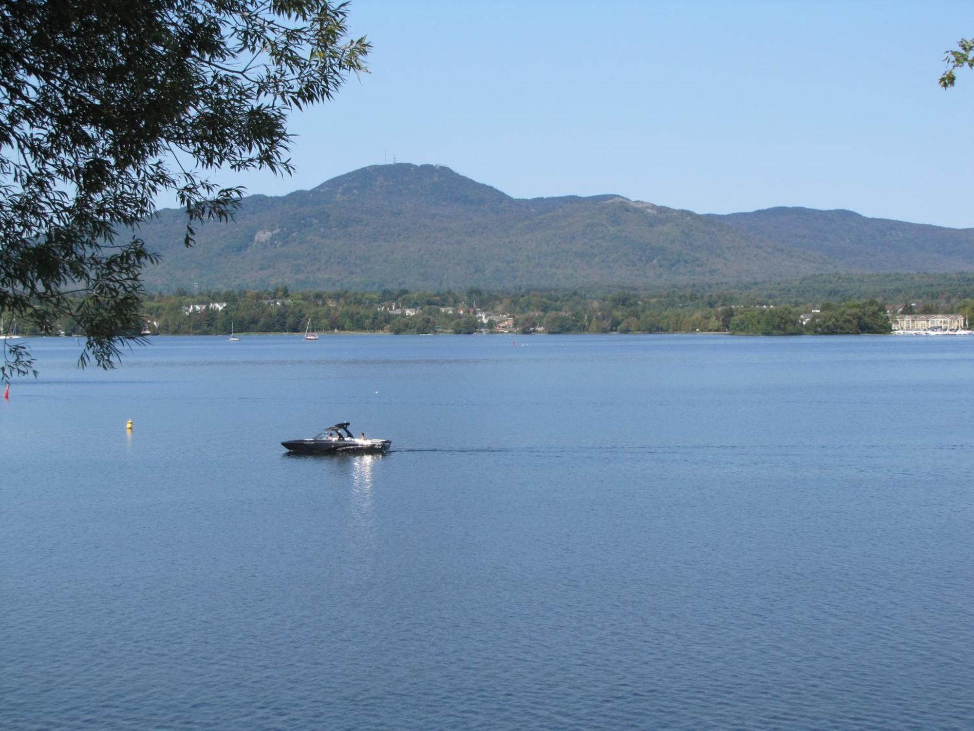 Location Tourisme Estrie - Oberge du Village Magog Extérieur photo