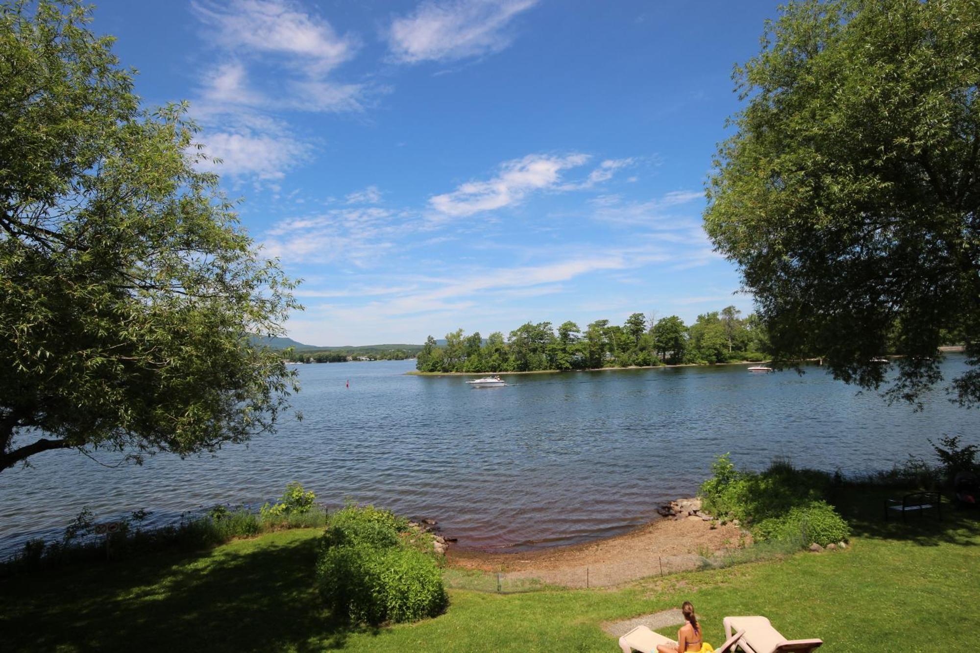 Location Tourisme Estrie - Oberge du Village Magog Extérieur photo