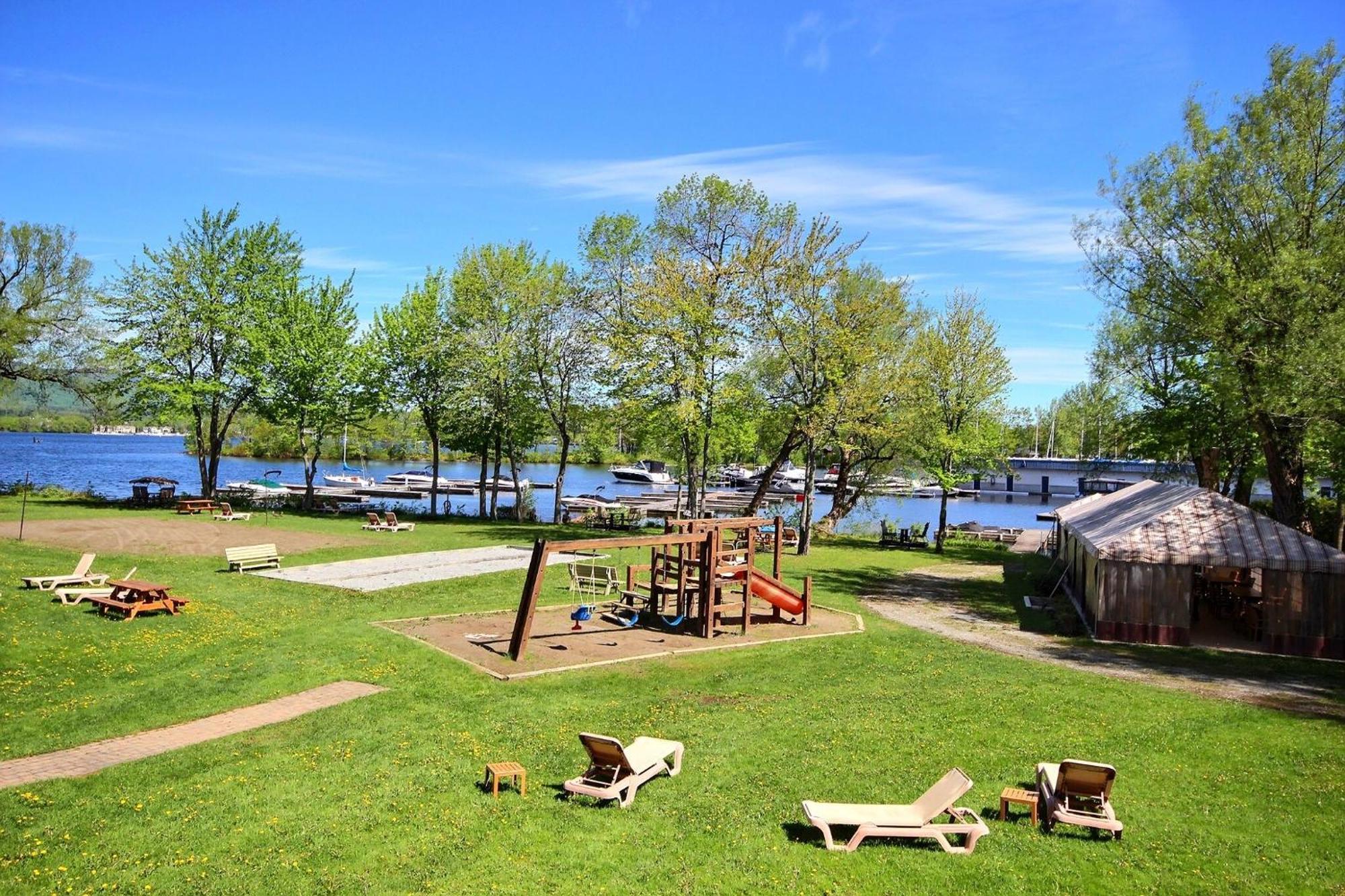 Location Tourisme Estrie - Oberge du Village Magog Extérieur photo