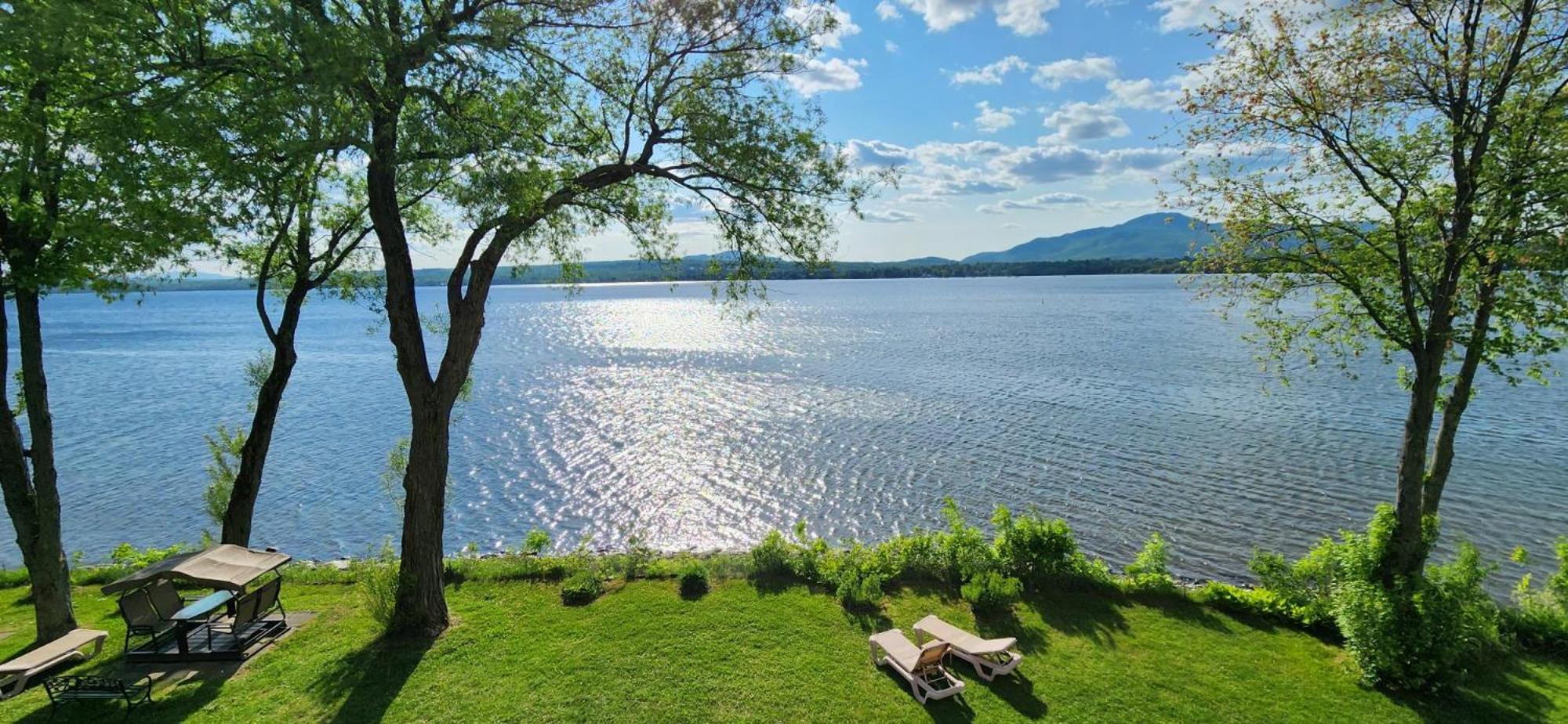 Location Tourisme Estrie - Oberge du Village Magog Extérieur photo