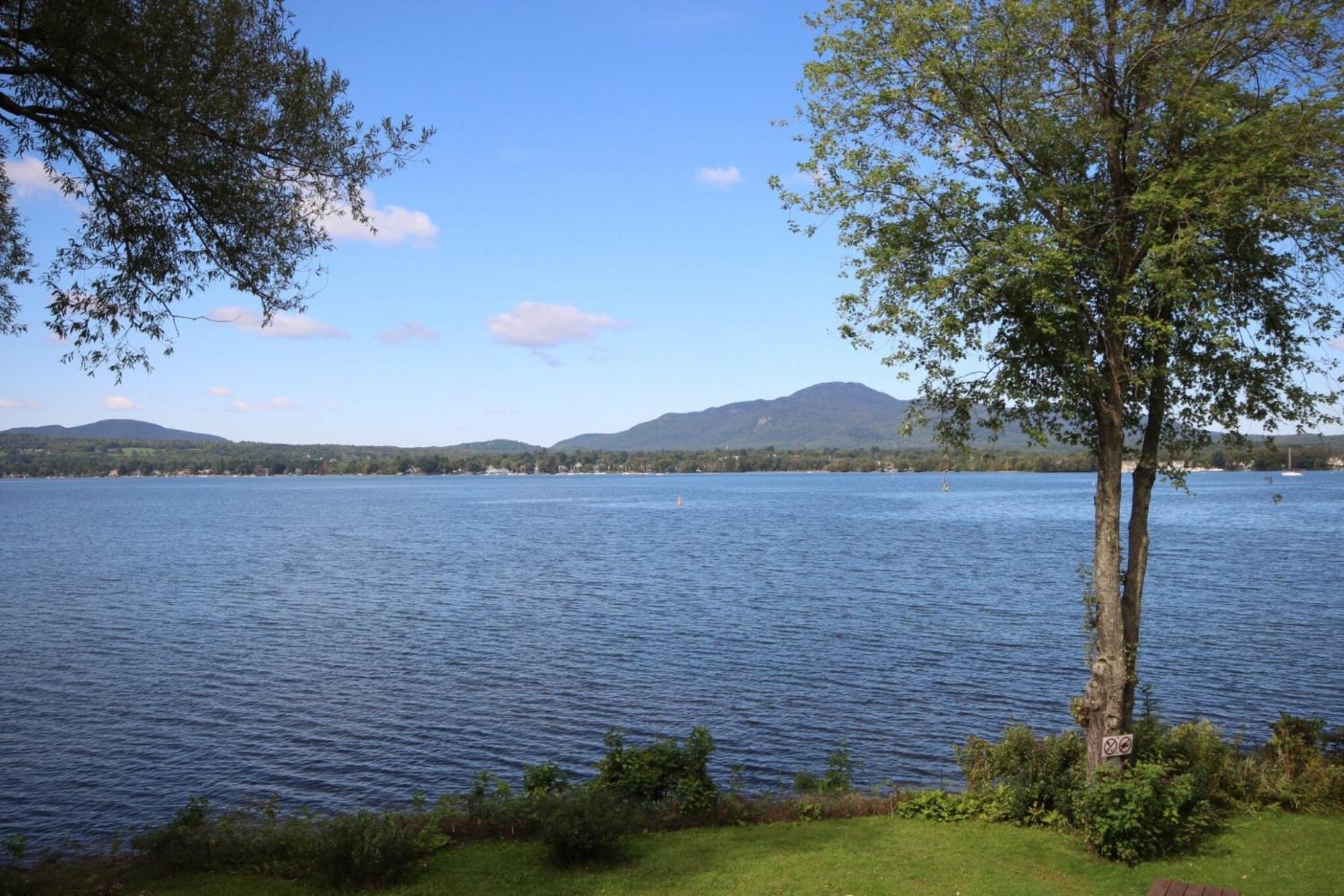 Location Tourisme Estrie - Oberge du Village Magog Extérieur photo