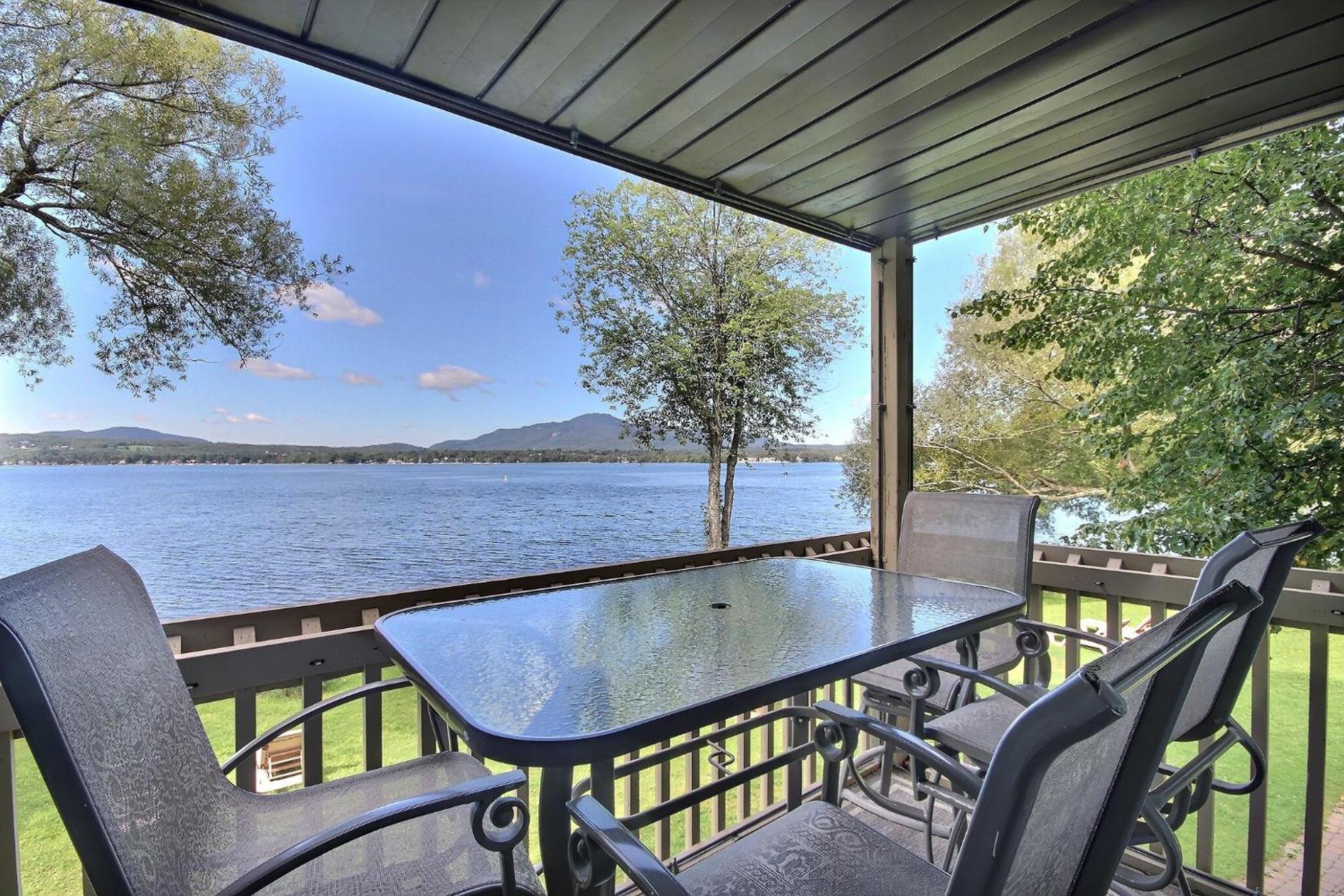 Location Tourisme Estrie - Oberge du Village Magog Extérieur photo